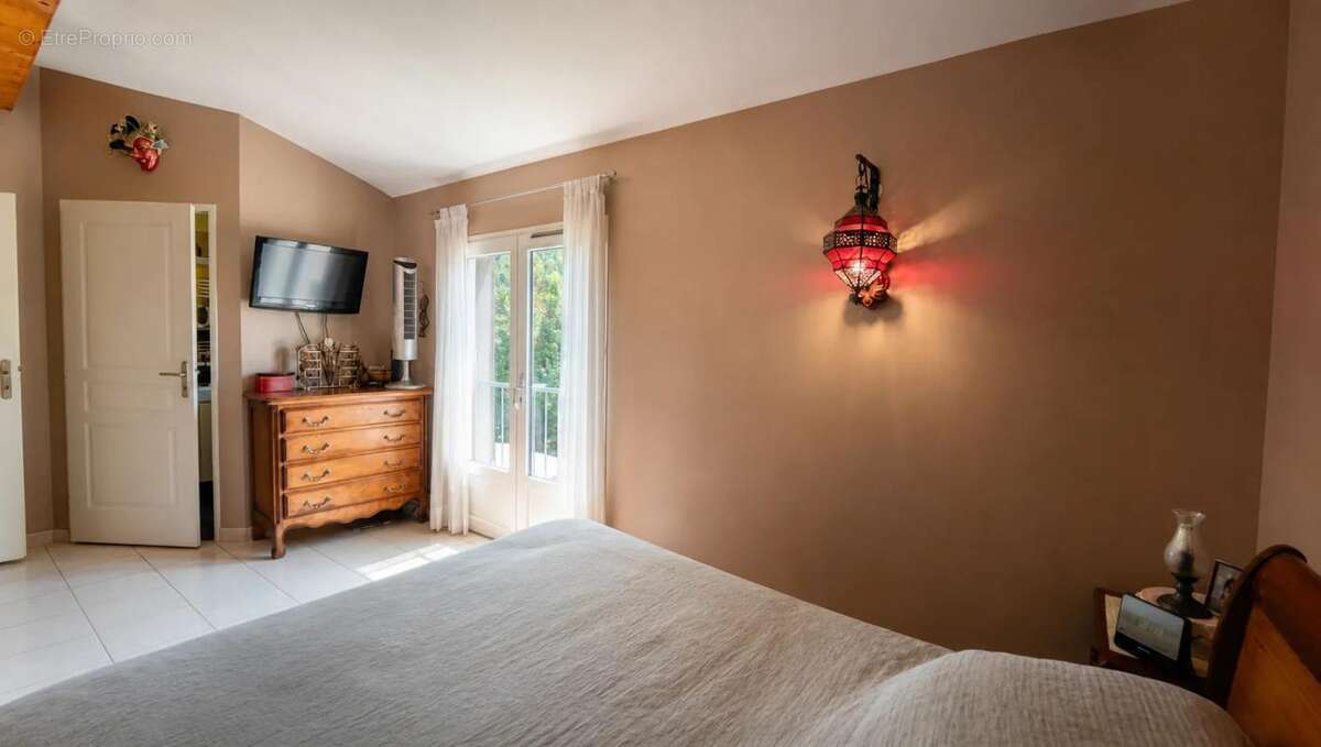 Belle villa spacieuse avec grand terrain et logement independant - photo 9