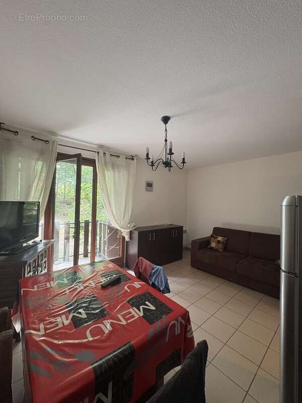 Coin repas et salon 