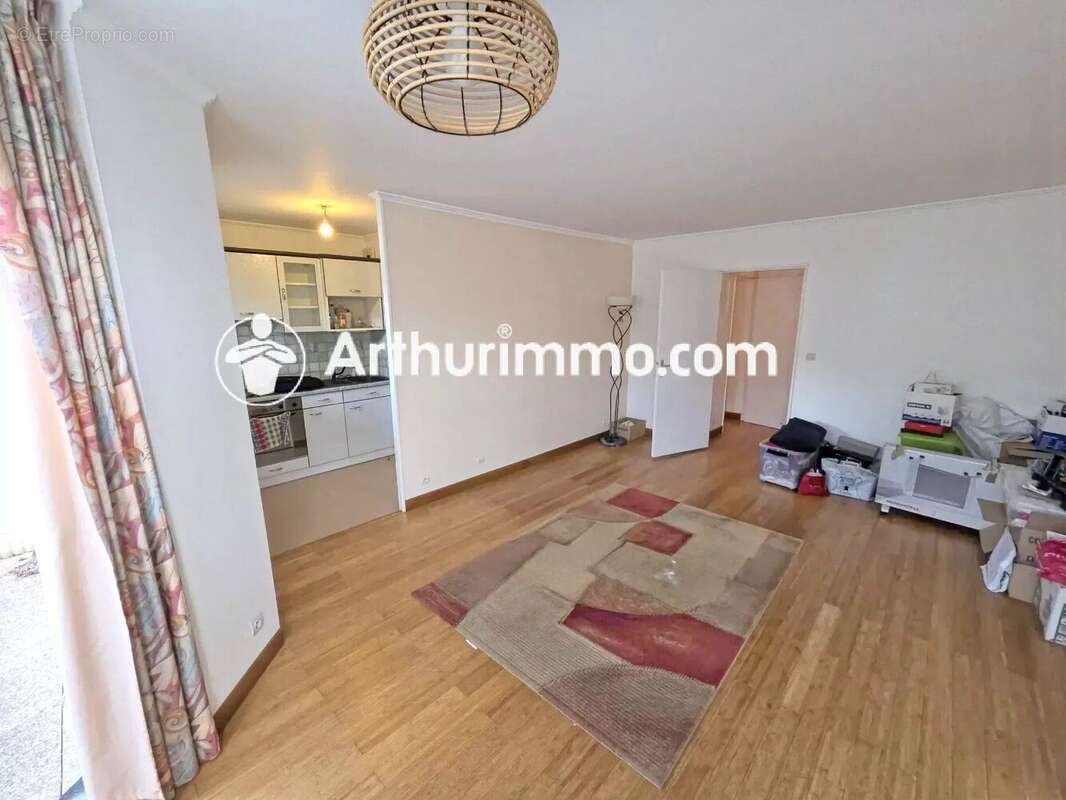 Appartement à SAVIGNY-LE-TEMPLE