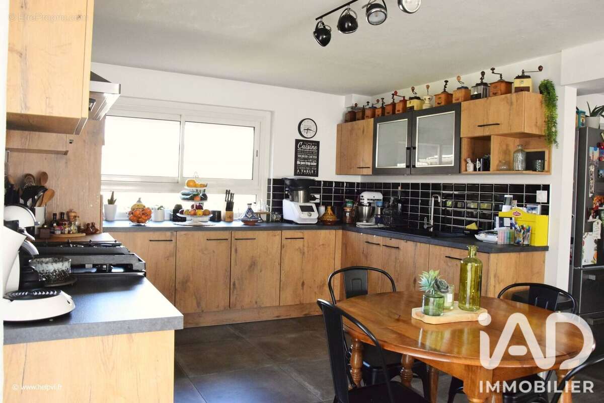 Maison 173 m² à Saint-Jory  - photo 4