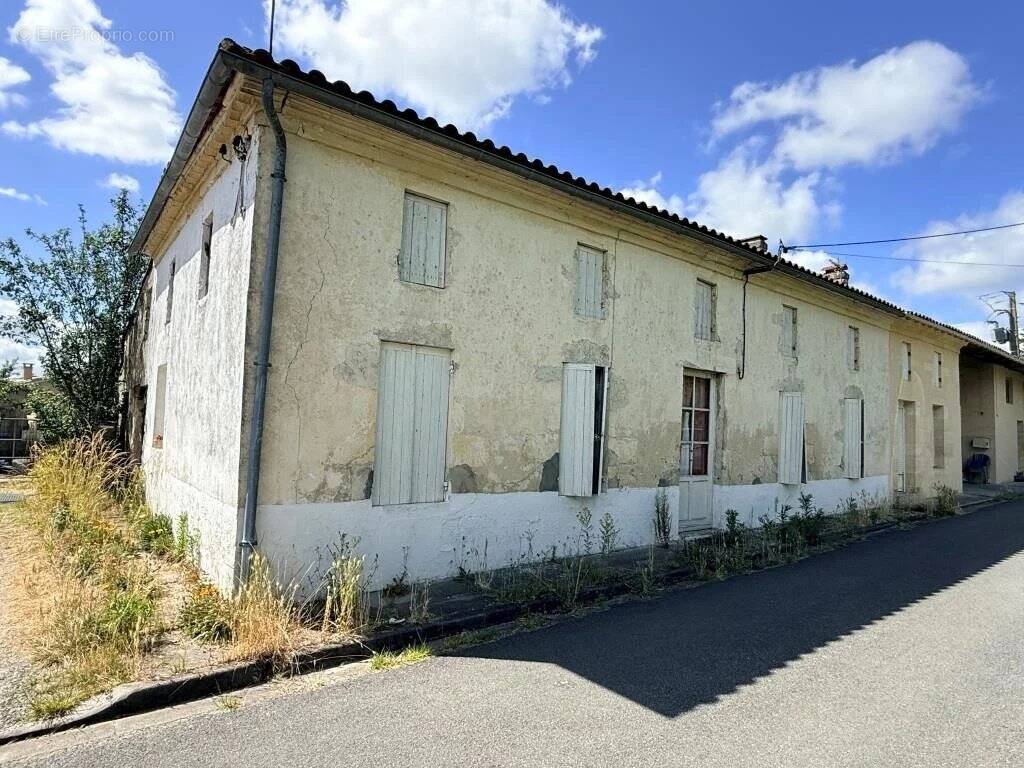 Maison à SAINT-GIRONS-D'AIGUEVIVES