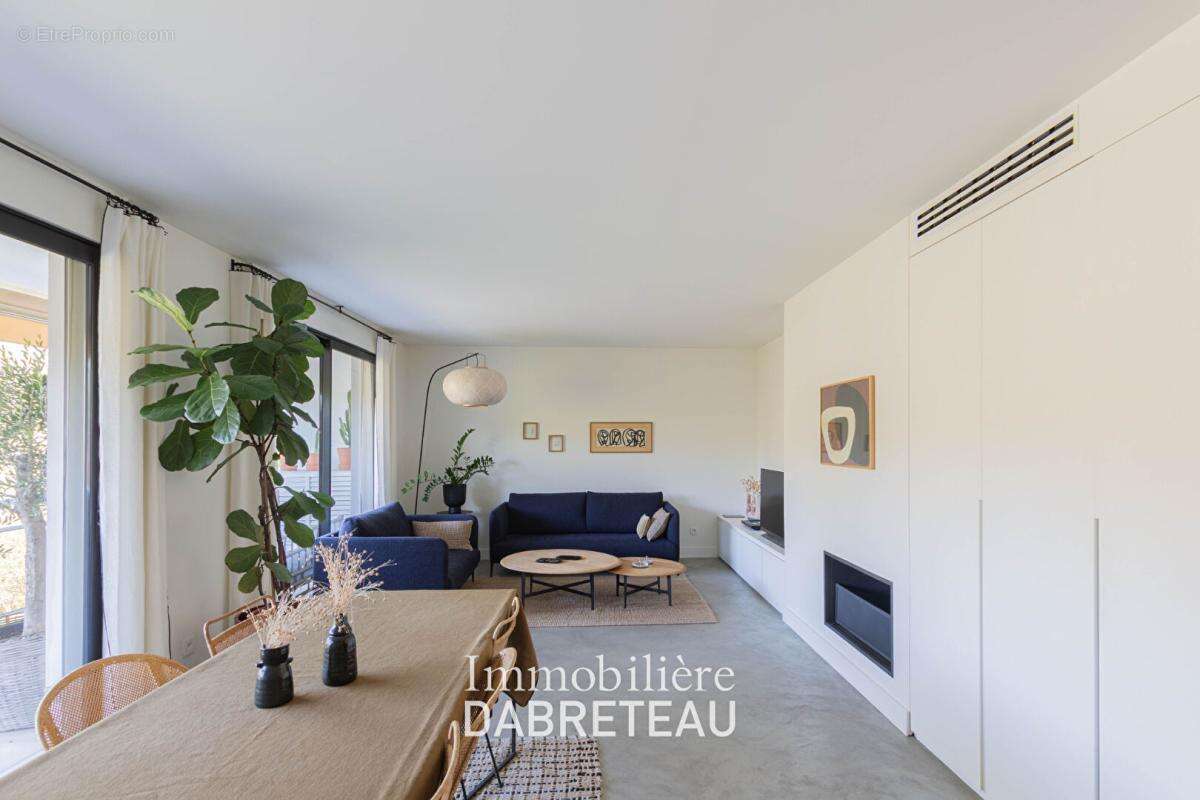 Appartement à CHARBONNIERES-LES-BAINS