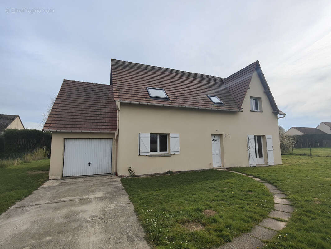 Maison à LA HAYE-MALHERBE