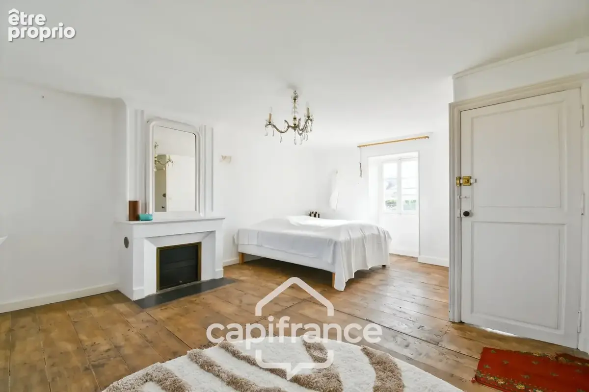 En CHARENTE MARITIME, A SAINT JEAN D'ANGELY (17), Maison de caractère à vendre 12 pièces  avec jardin, proche commerces - photo 21