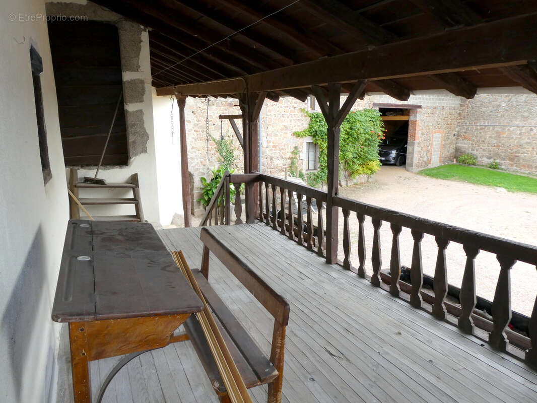 Maison à SAINT-LAURENT-DE-CHAMOUSSET