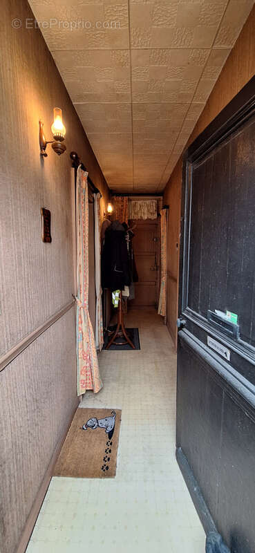 Maison à LAROCHE-SAINT-CYDROINE