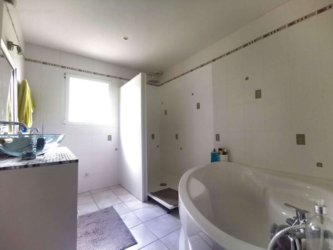 Maison à SAINT-SEBASTIEN-DE-MORSENT