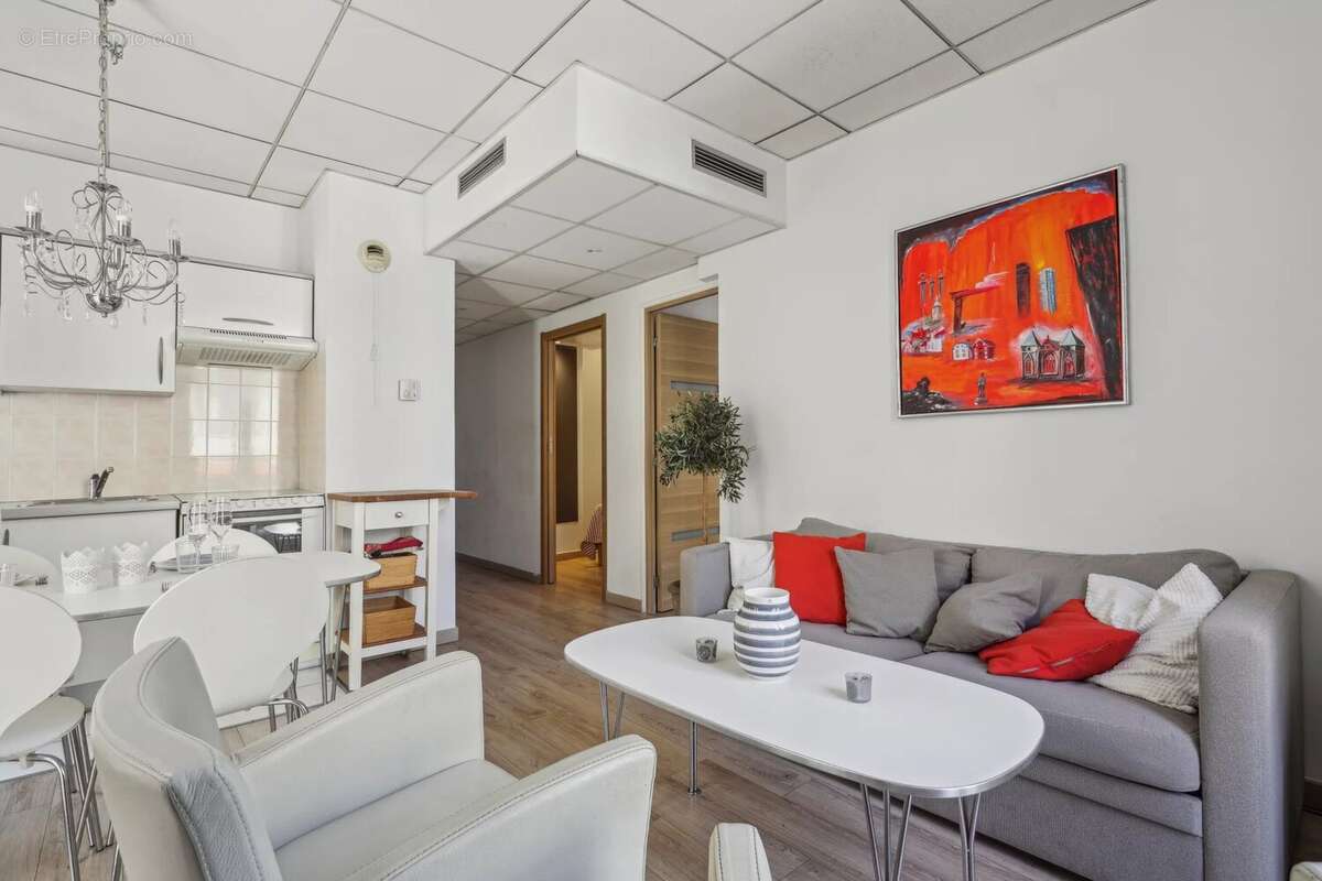 VENDU - EXCLUSIVITÉ - NICE - Carré d'Or - Appartement 2-3 pièces, emplacement idéal. - photo 13