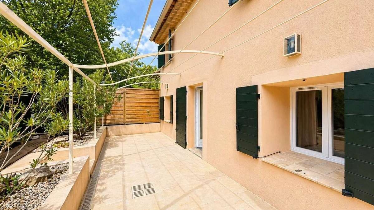 Maison à SAINT-ANTONIN-SUR-BAYON