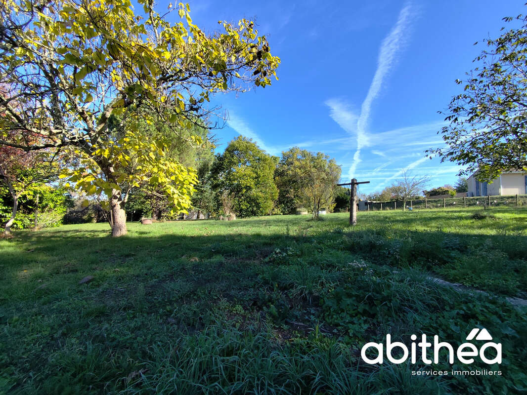 Terrain à SAINT-CIERS-D&#039;ABZAC
