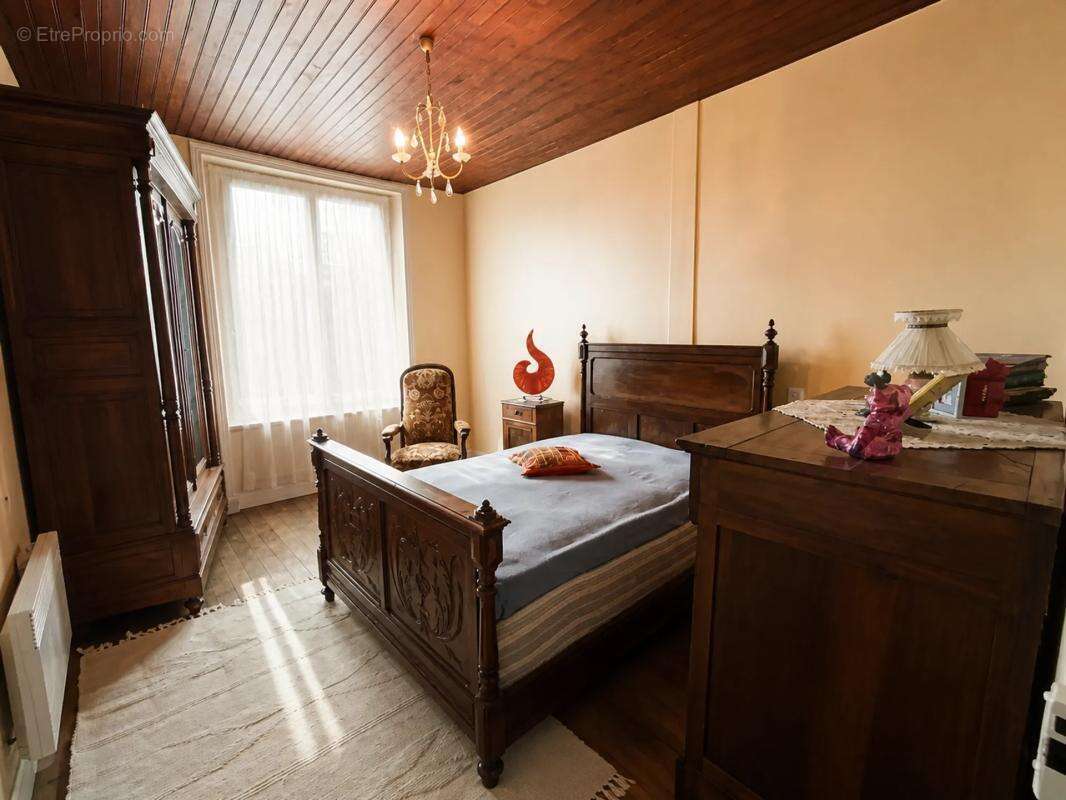 Maison en pierre avec étang et vastes dépendances - photo 29