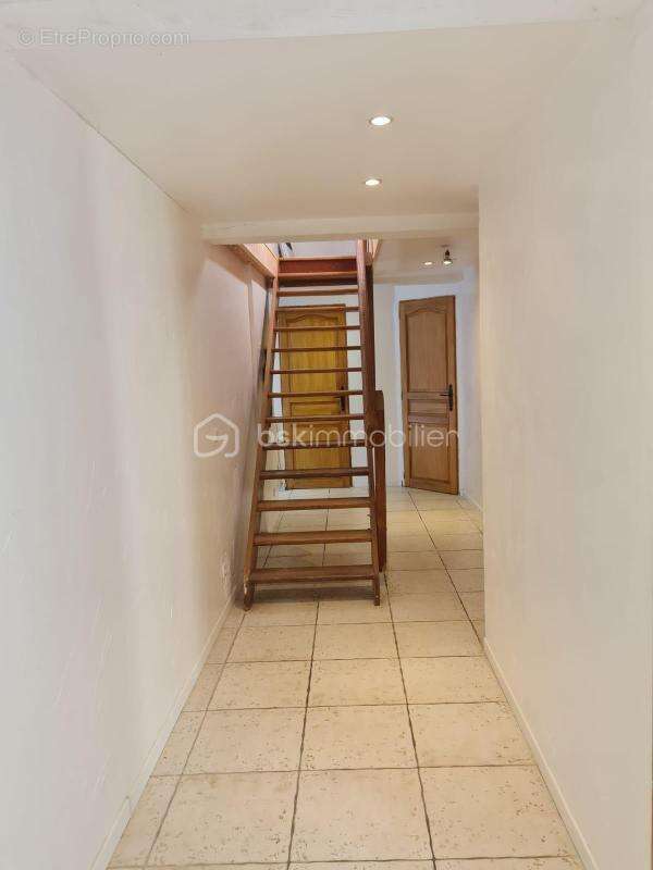 Maison à LA ROQUETTE-SUR-SIAGNE