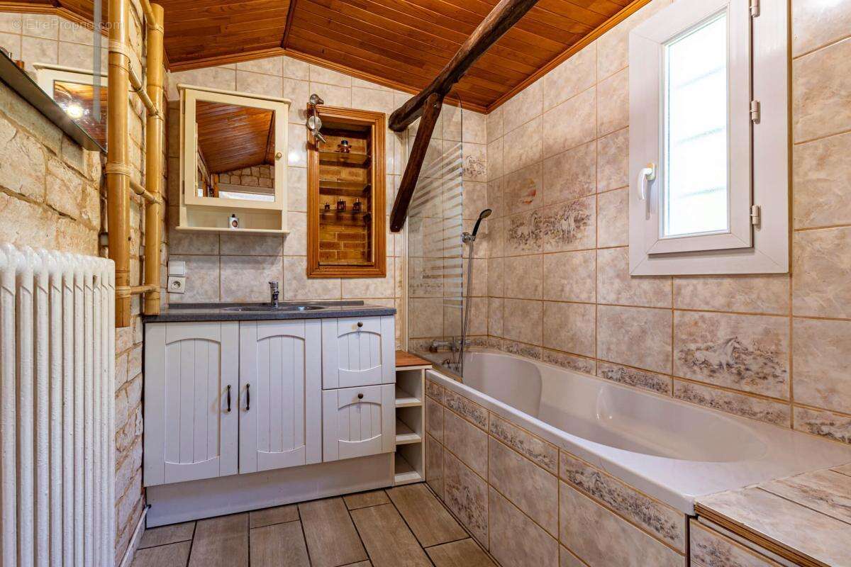 Maison à YVRE-L'EVEQUE