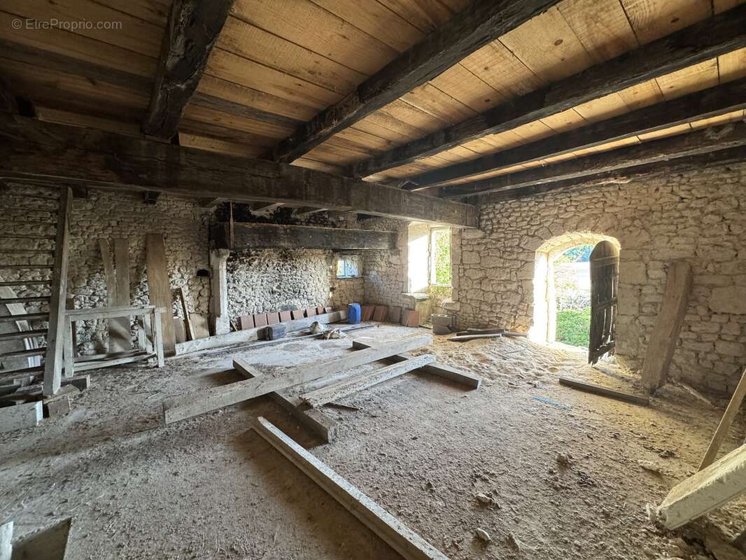 Maison à SAINT-LAURENT-DES-COMBES