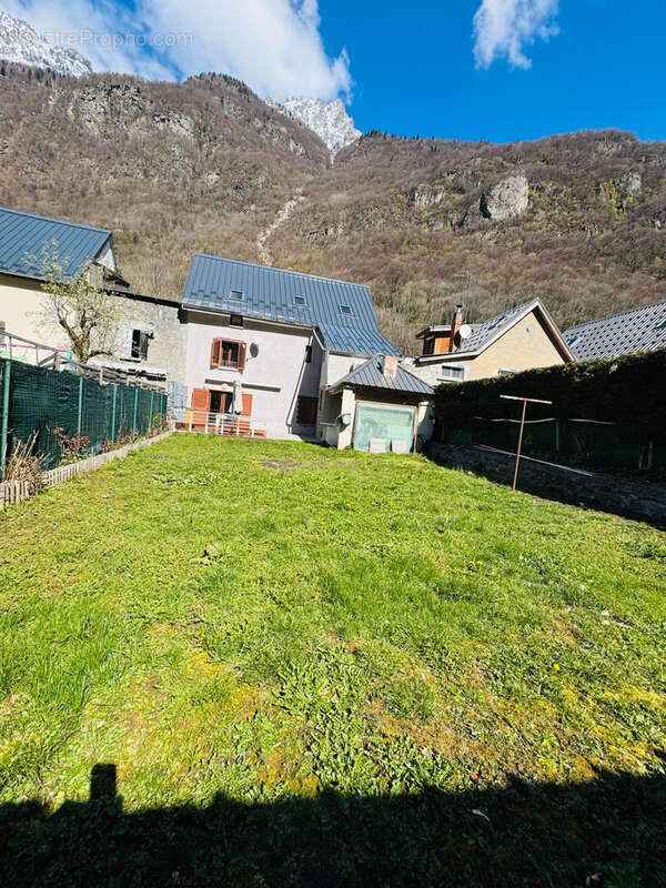 Maison à LIVET-ET-GAVET
