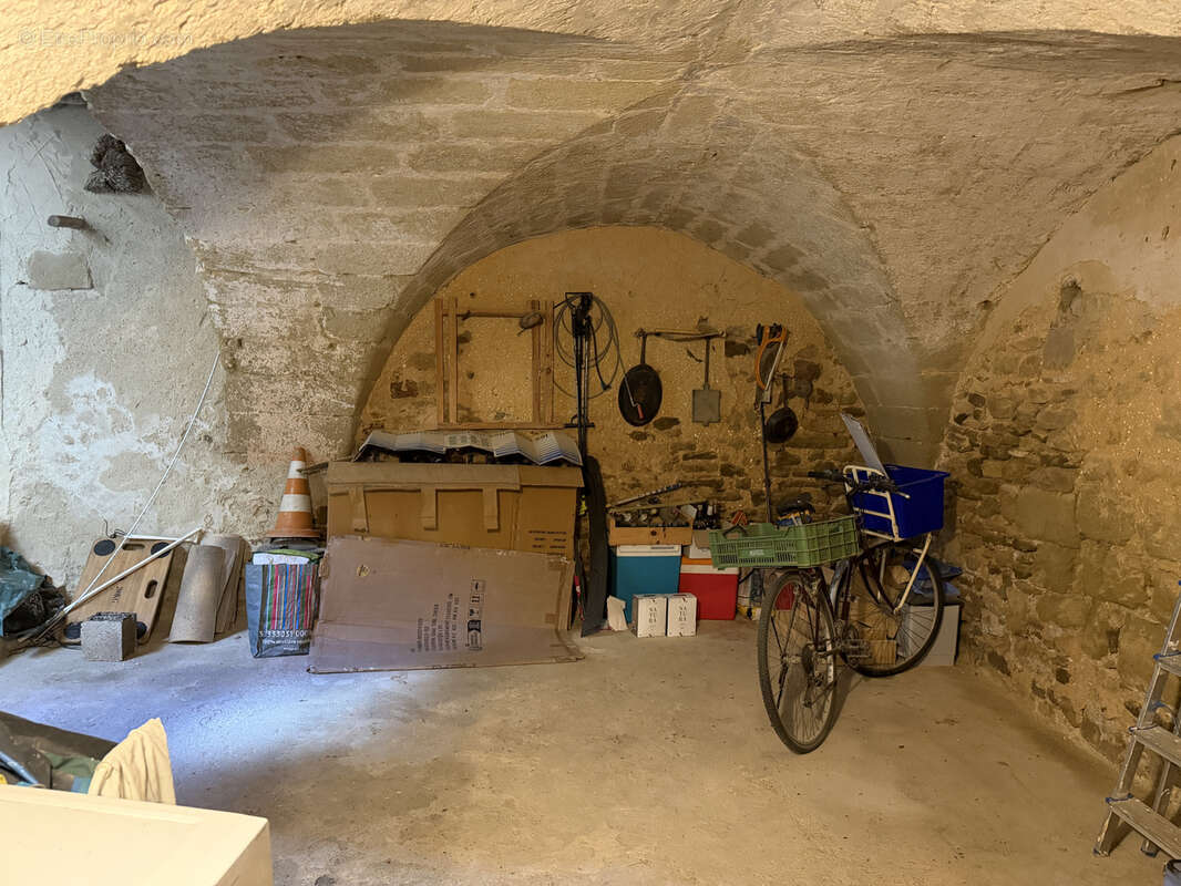 Maison à SAINT-QUENTIN-LA-POTERIE