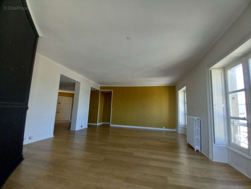 Appartement à FOUGERES