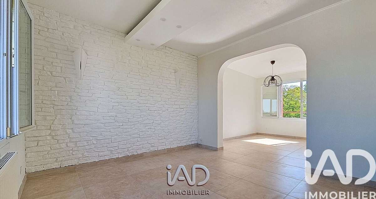 Photo 2 - Appartement à SAINTE-GENEVIEVE-DES-BOIS