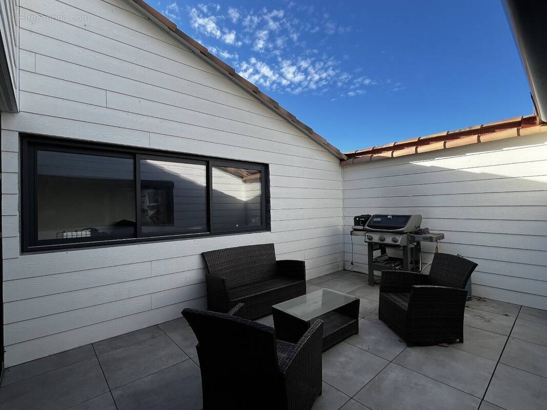 Maison à NISSAN-LEZ-ENSERUNE