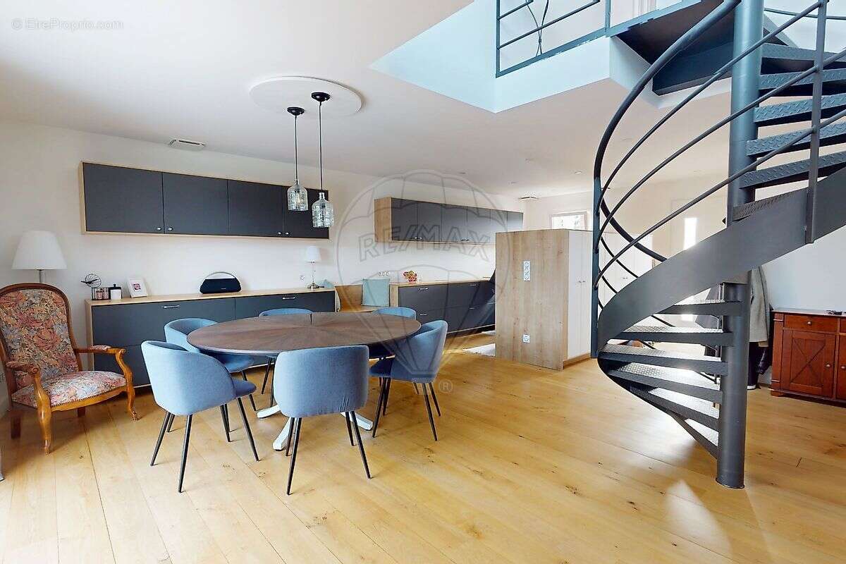 Maison à SAINT-PRYVE-SAINT-MESMIN