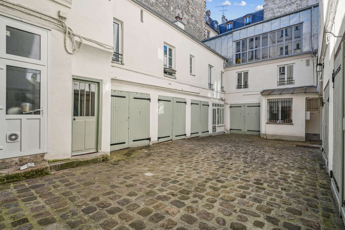 Appartement à PARIS-17E