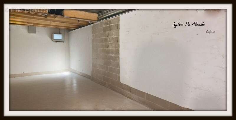 Maison à BAGE-LE-CHATEL