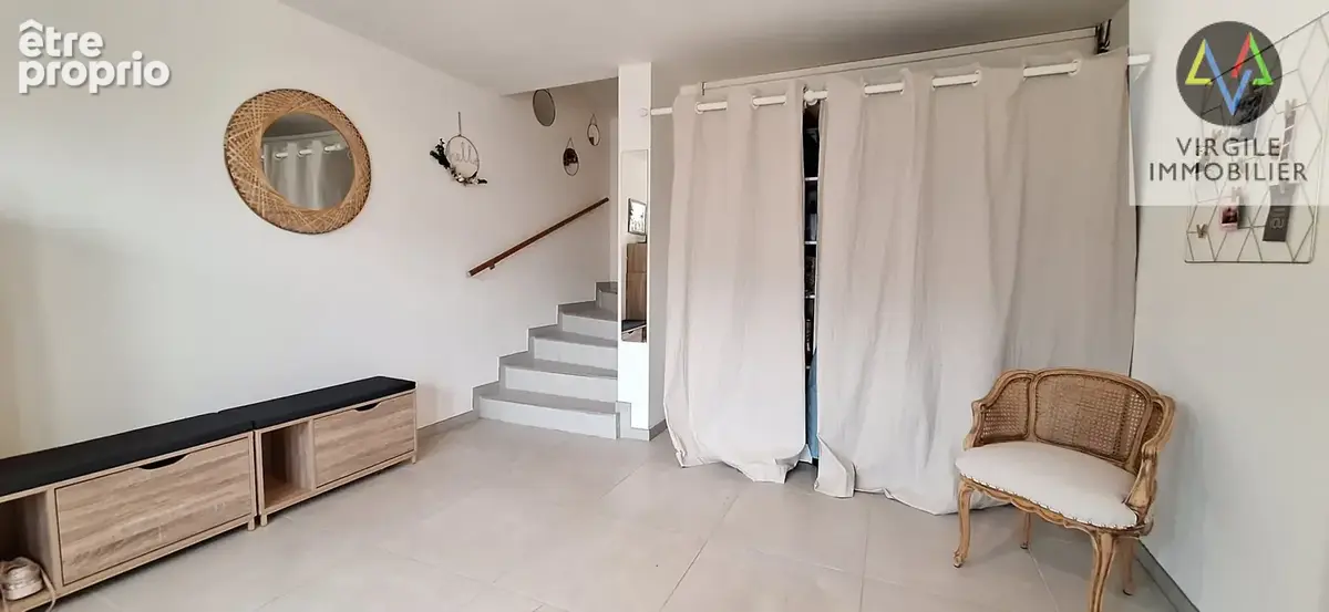 Les Échampés : Maison rénovée de 5 chambres avec vue sur les crêtes du Mont d’Or - photo 3
