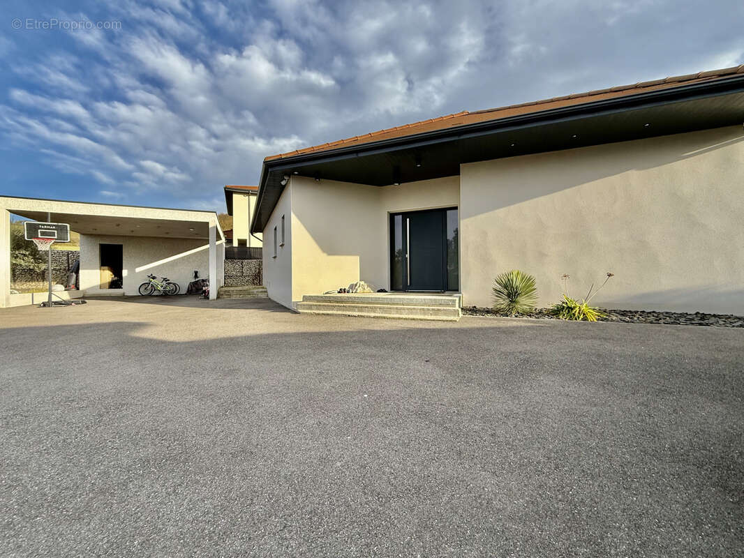 Maison à SAINT-CHEF