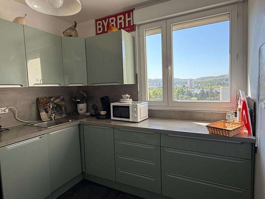 Très beau T2 avec ascenseur, balcon et vue sur le canal - photo 3