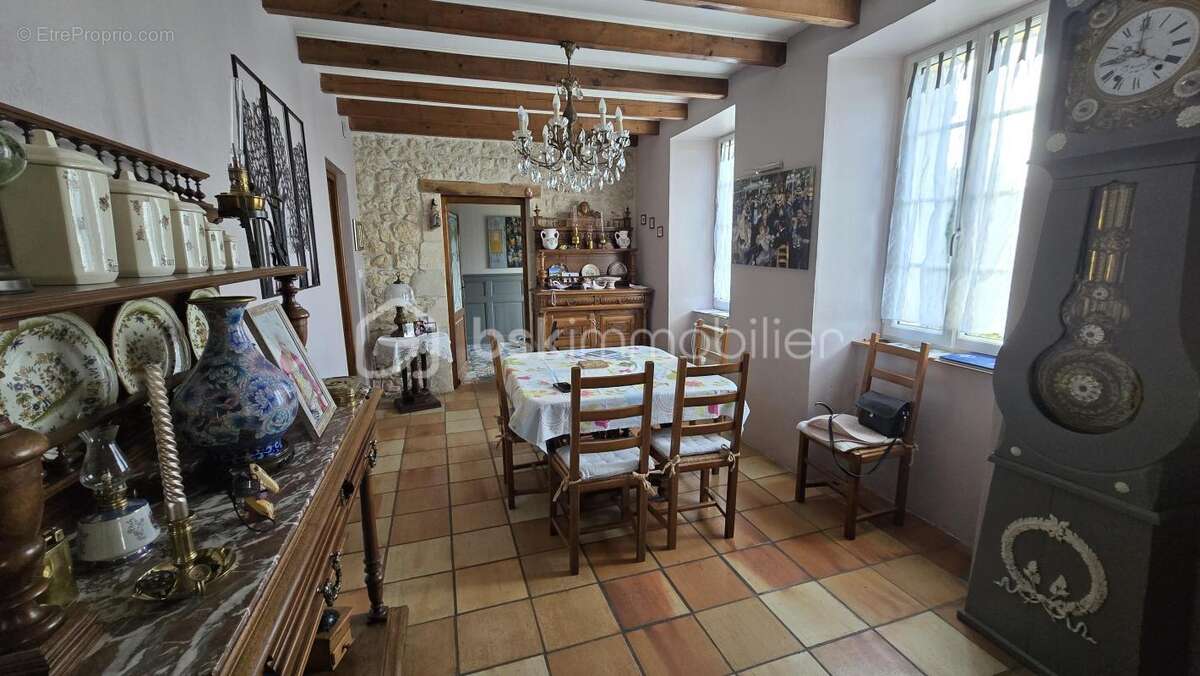 Maison à SAINT-BONNET-SUR-GIRONDE