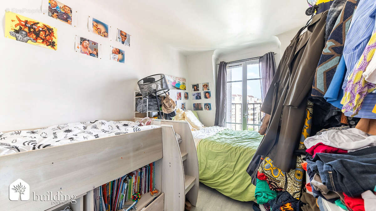 Appartement à COURBEVOIE