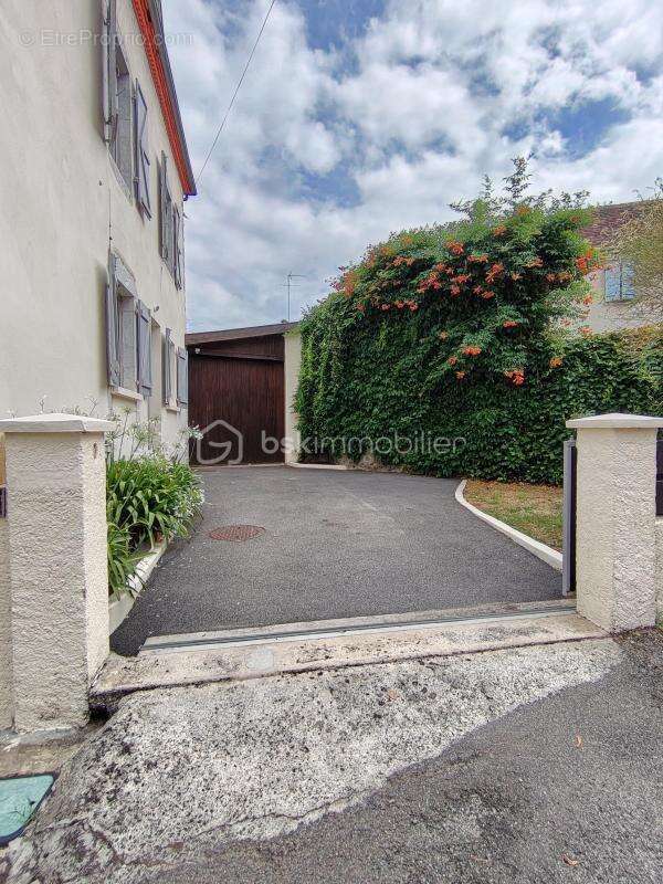 Maison de caractère centre ville - photo 4