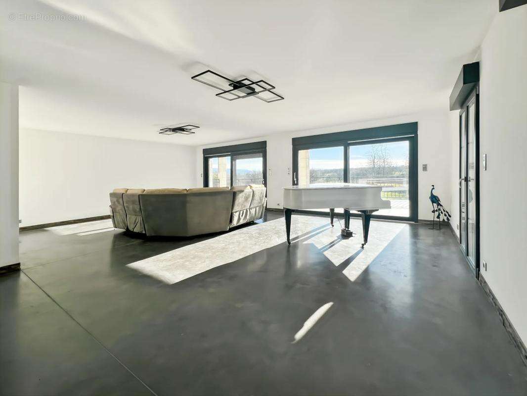 Maison à SAINT-SYLVESTRE-PRAGOULIN