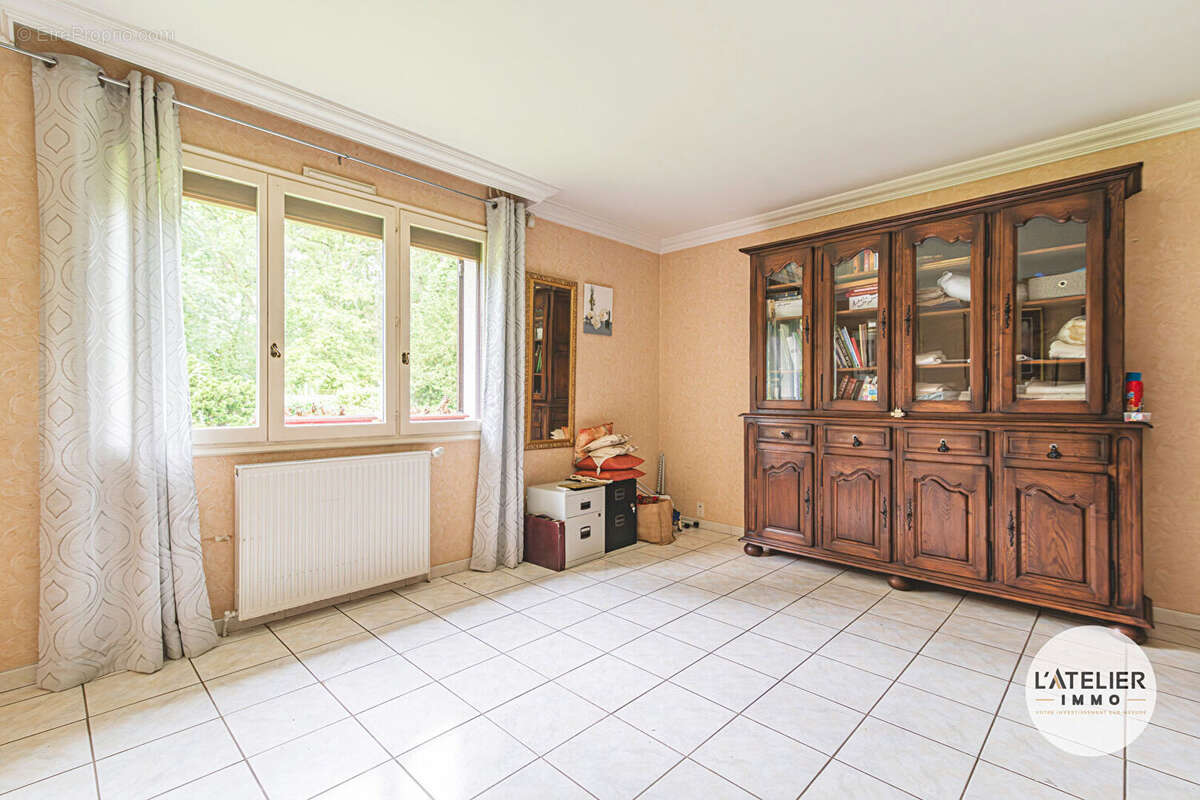 Charmante Maison de 276M2 avec terrain paysagé à Montigny-sur-Vesle - photo 5