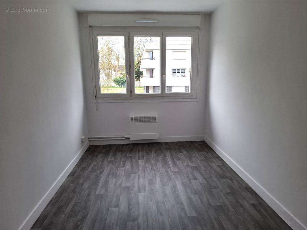 Appartement à COUBERT