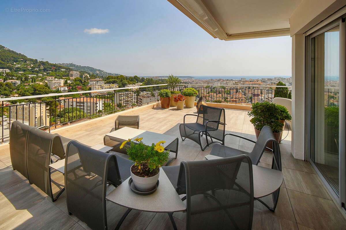 Appartement à LE CANNET