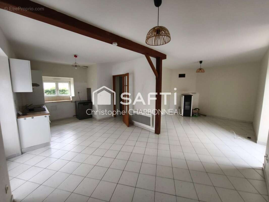 Photo 2 - Maison à BAGUER-MORVAN