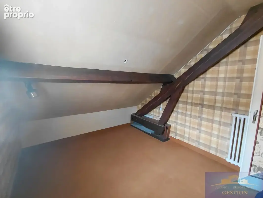 Maison élevée sur deux niveaux avec terrain et garage - photo 12