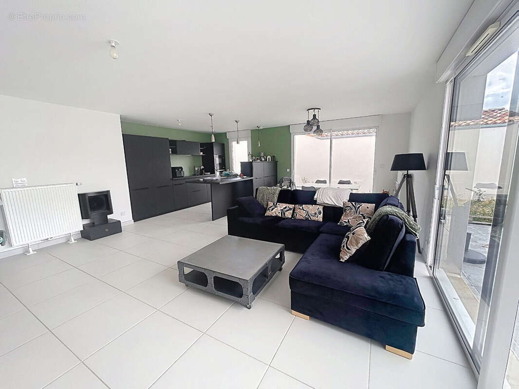 Joli maison de plain pied à Ferrieres - contemporaine - suite parentale - 3 pièces 82.72 m² - photo 3