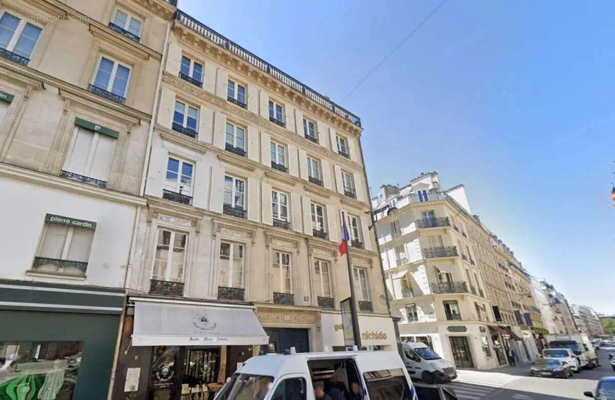 Commerce à PARIS-8E