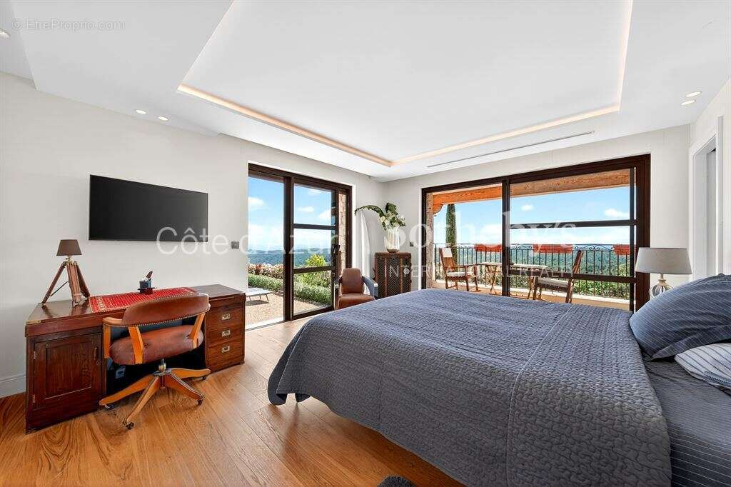 Maison à ROQUEFORT-LES-PINS