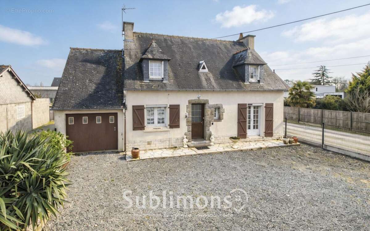 Maison à SURZUR