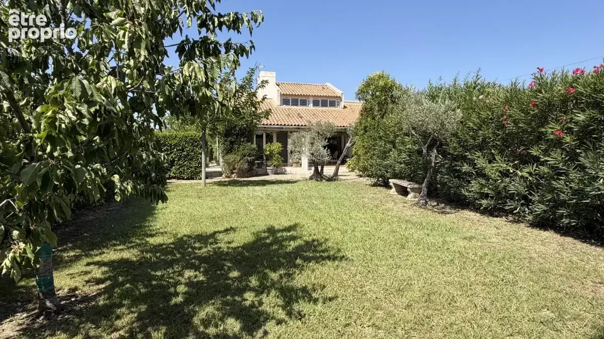 EXCLUSIVITE : Mouriès, proche village et commerces , maison de plain pied - photo 2