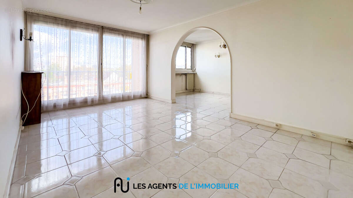 Appartement à NANTERRE