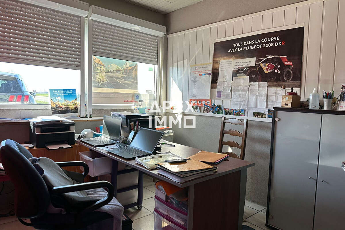 Commerce à OINVILLE-SAINT-LIPHARD