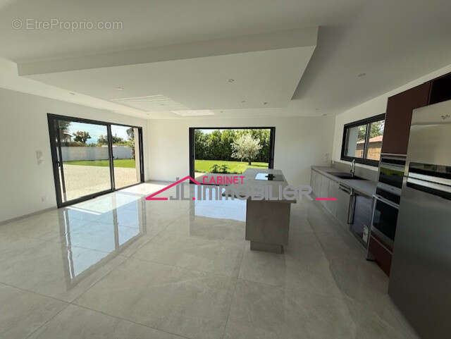 Maison à CHARMES-SUR-RHONE