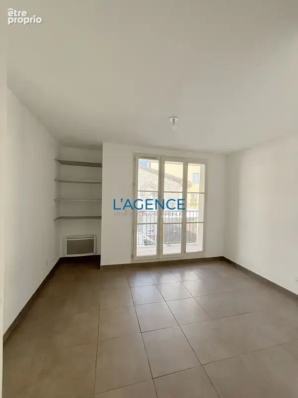 Appartement T2 de 47 m2 en étage avec ascenseur et terrasse au centre ville de Hyères - photo 5