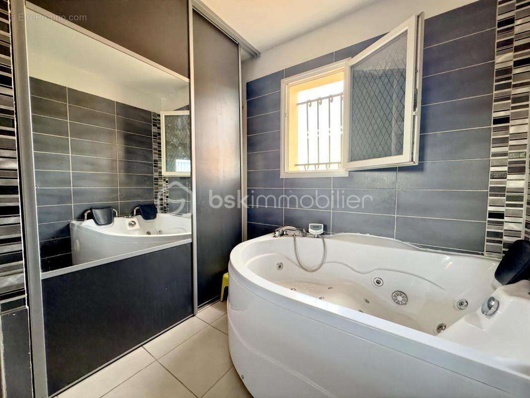 Maison à SAINT-GILLES