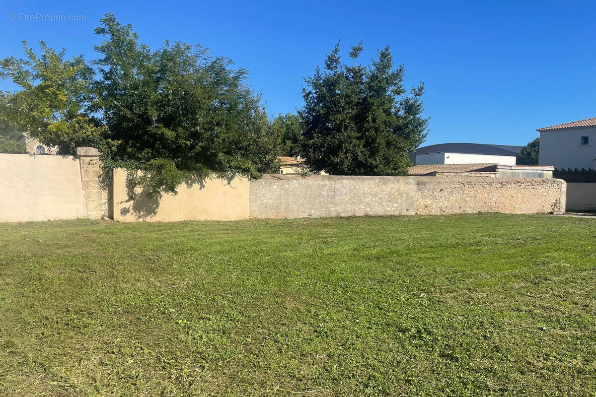 Terrain à LUNEL-VIEL