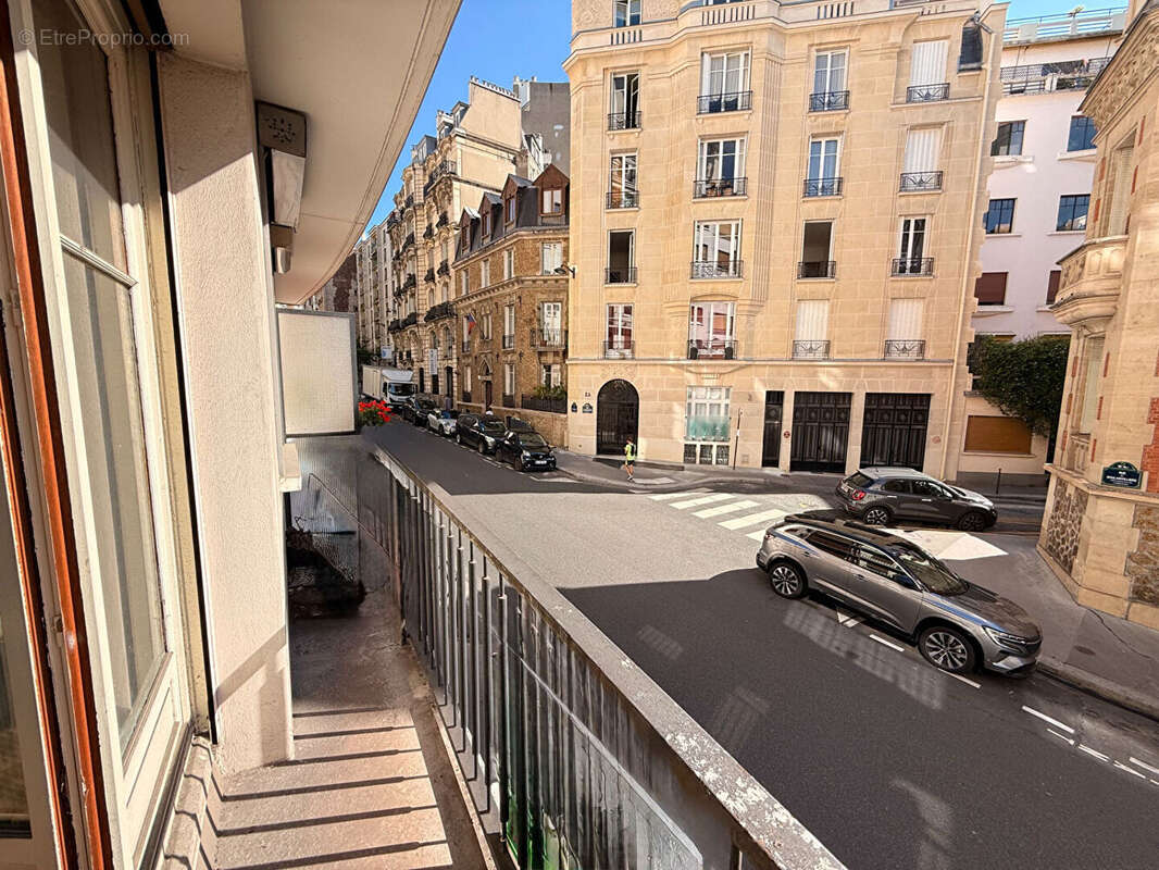 Appartement à PARIS-16E